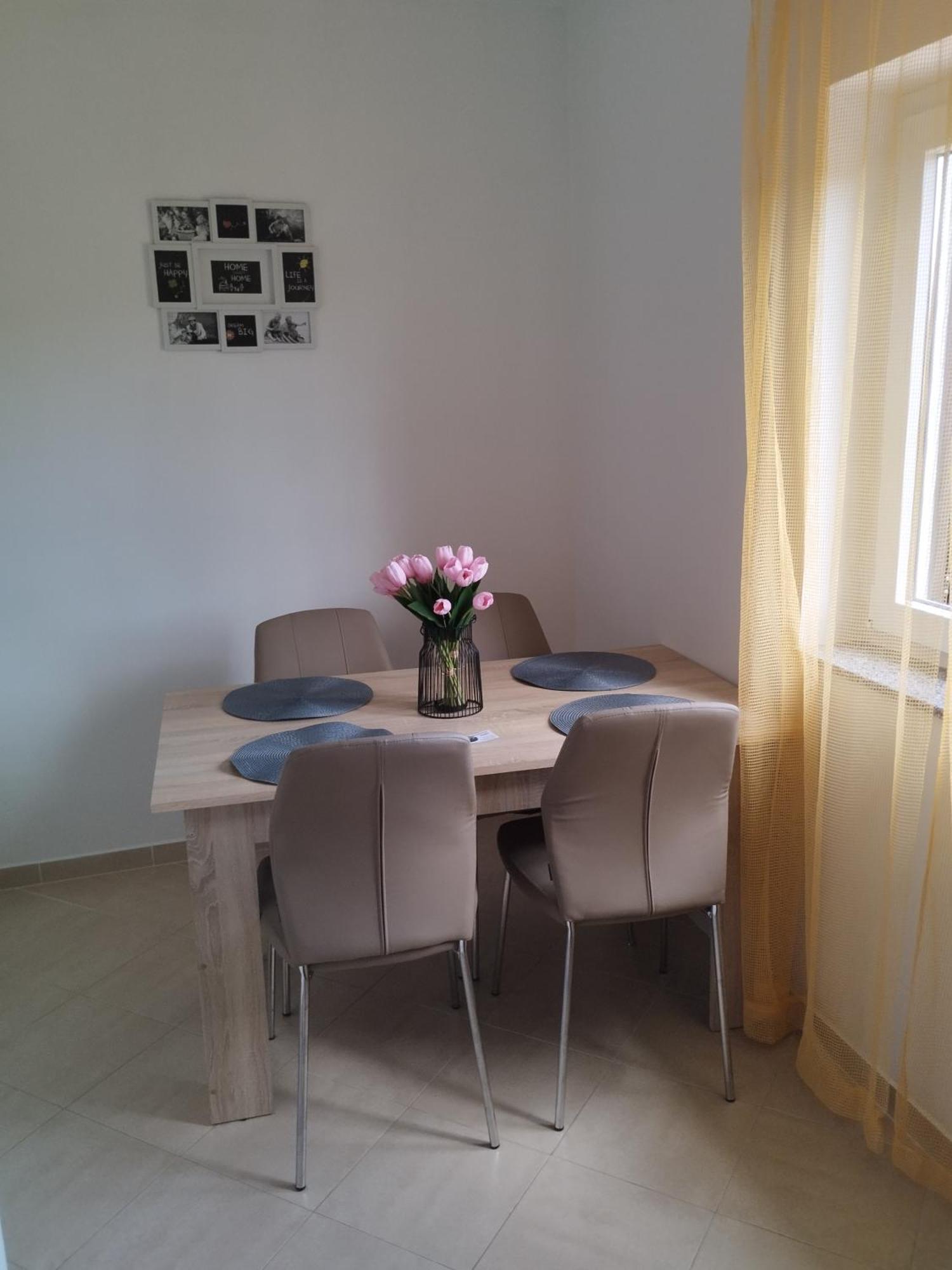 פונאנט Family Apartments Tomy מראה חיצוני תמונה
